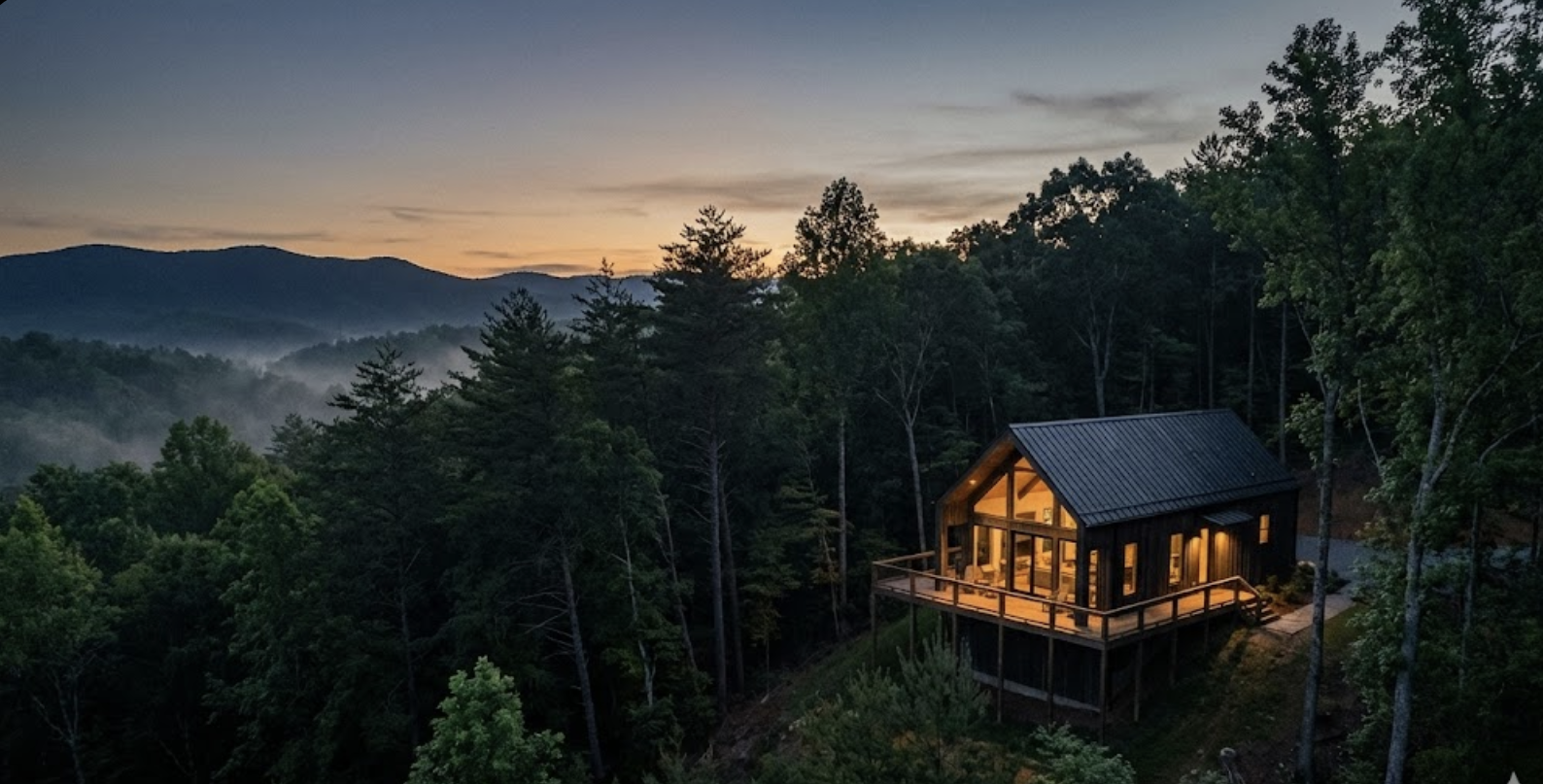 Asé Retreat Cabin at Dusk